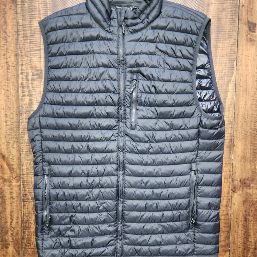 Gap Mens Upcycled Puffer Vest Full Zip Size M Black BRAND NEW NO TAGS